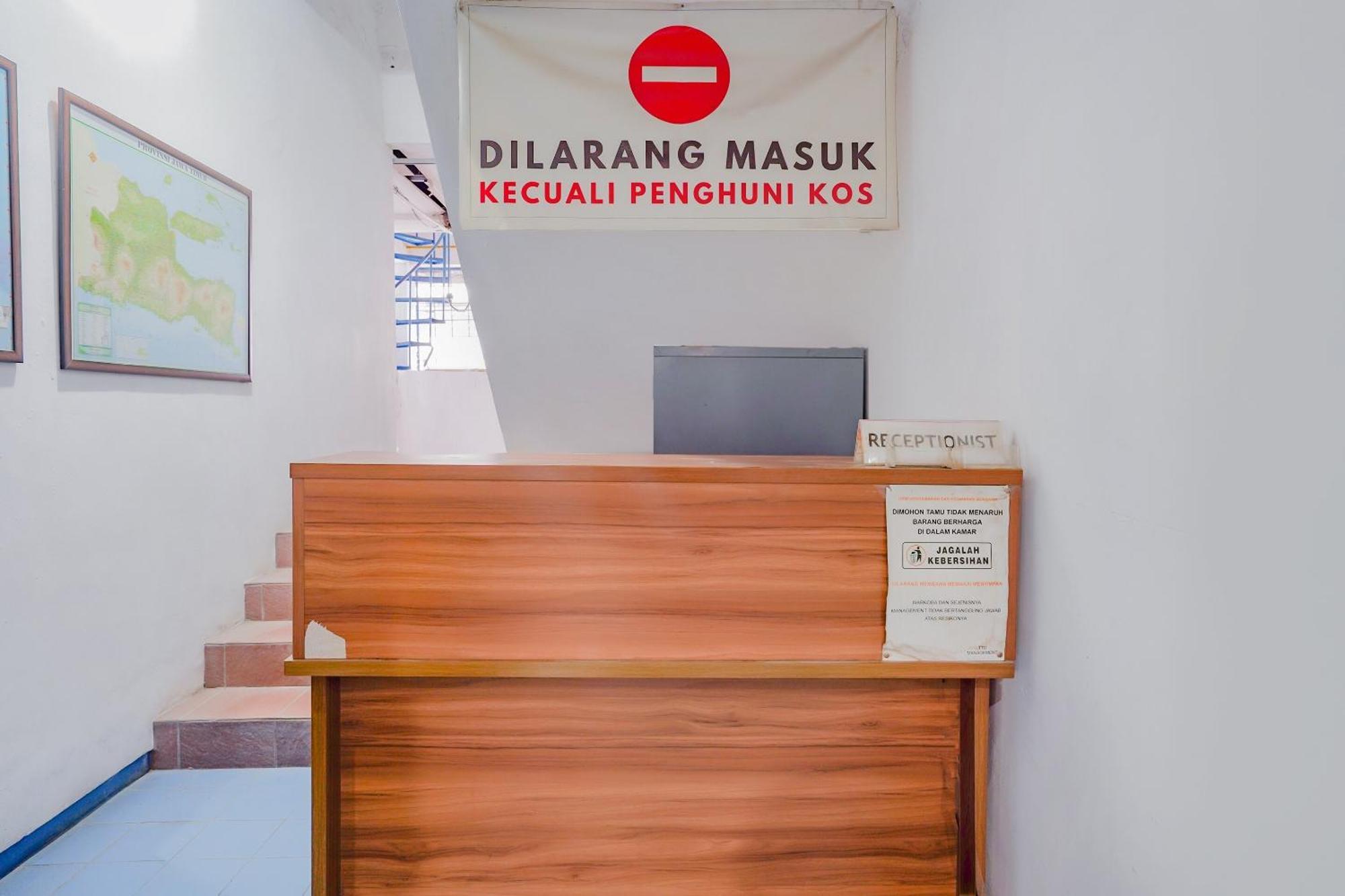 Spot On 90110 A1 Pakis Argosari Hotel Surabaya Exterior photo