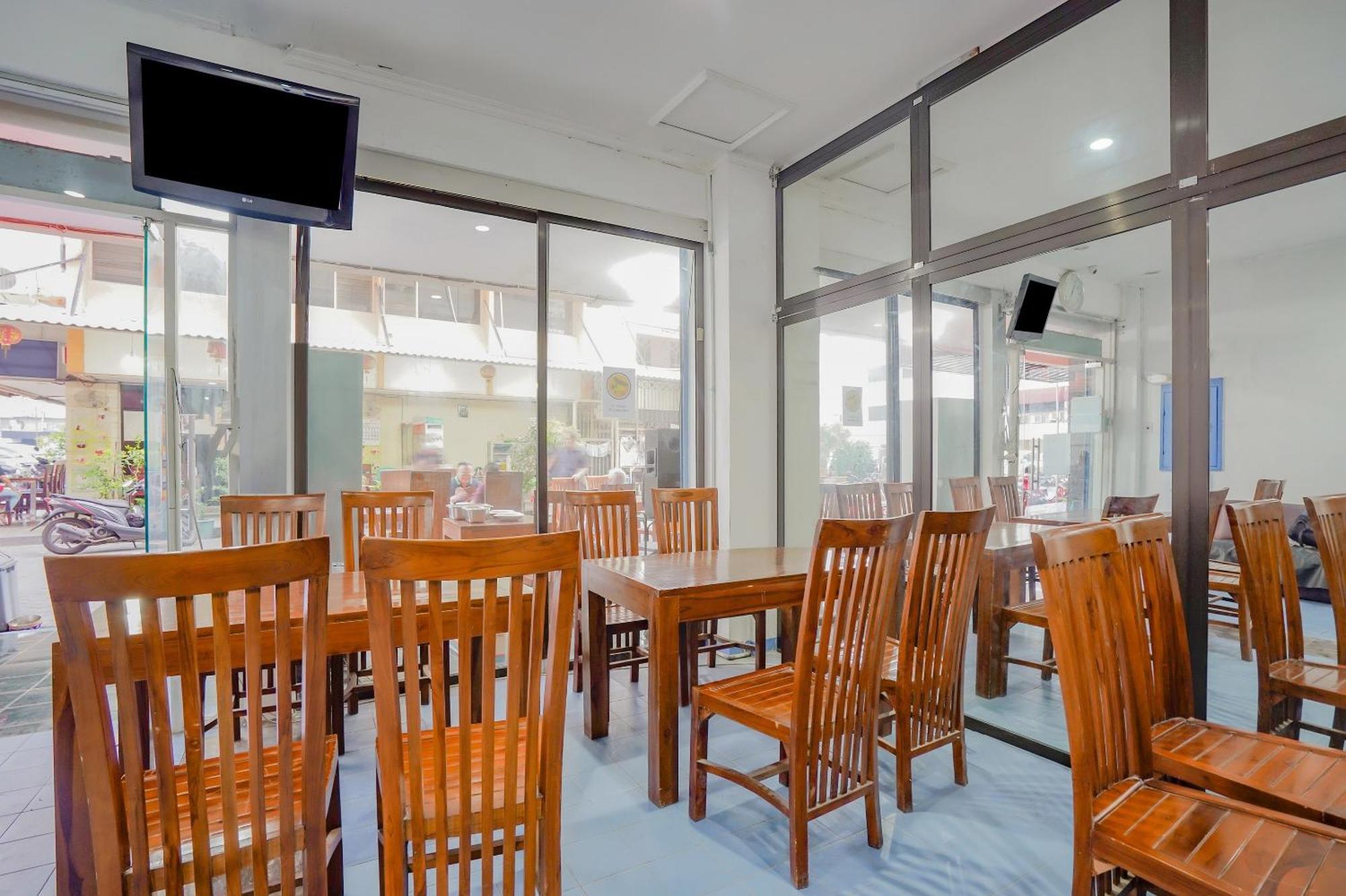 Spot On 90110 A1 Pakis Argosari Hotel Surabaya Exterior photo